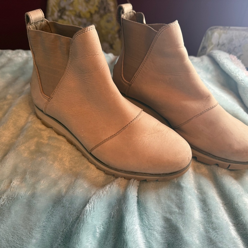 Sorel Women's Light Brown Ankle Booties